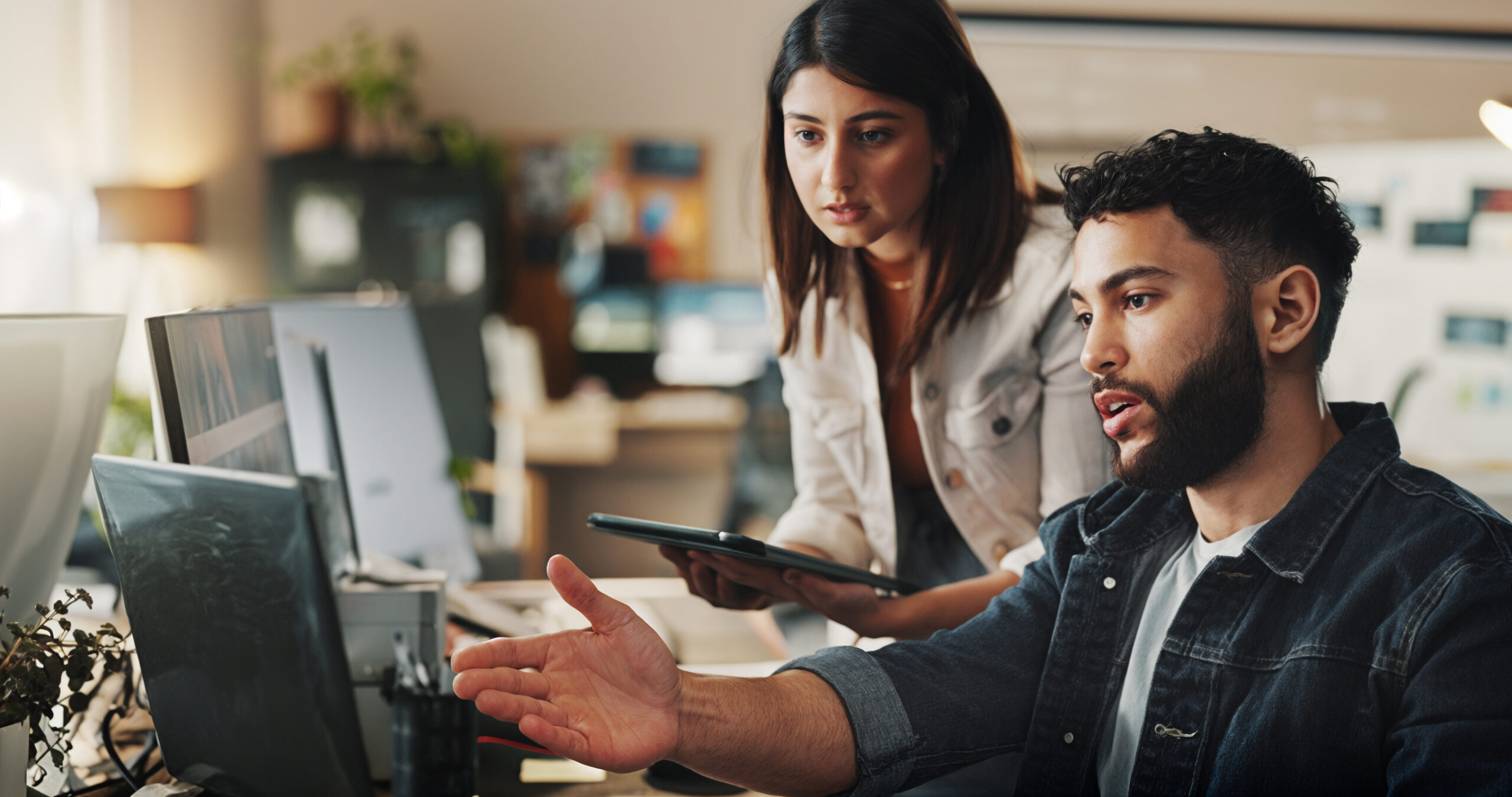 IT Worker explaining recommendations to client
